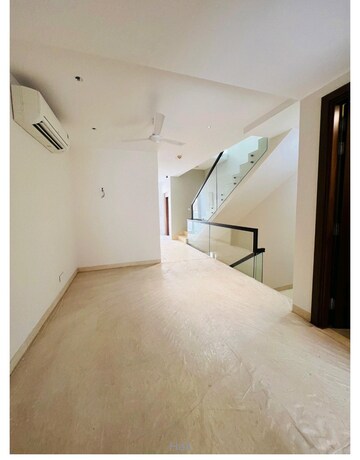 Room in 4 BHK Villa at Emaar The Vilas, Sector 25 – for Sale