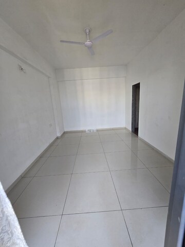 Room in 3 BHK Penthouse at Bhayli Road – for Rent
