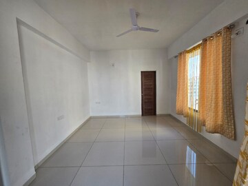 Room in 3 BHK Penthouse at Bhayli Road – for Rent
