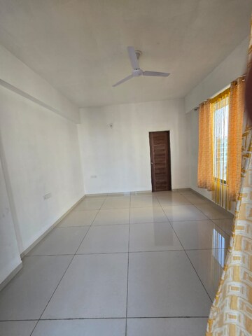 Room in 3 BHK Penthouse at Bhayli Road – for Rent