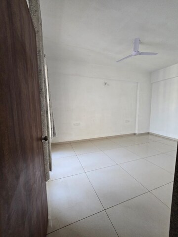 Room in 3 BHK Penthouse at Bhayli Road – for Rent