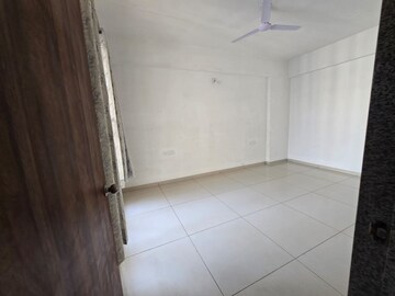 Room in 3 BHK Penthouse at Bhayli Road – for Rent