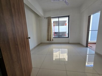 Room in 3 BHK Penthouse at Bhayli Road – for Rent