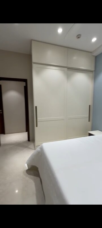Room in 3 BHK Apartment at Piramal Aranya Arav, Byculla – for Rent