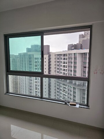 Room in 2 BHK Apartment at Kalpataru Immensa, Kolshet Road – for Rent