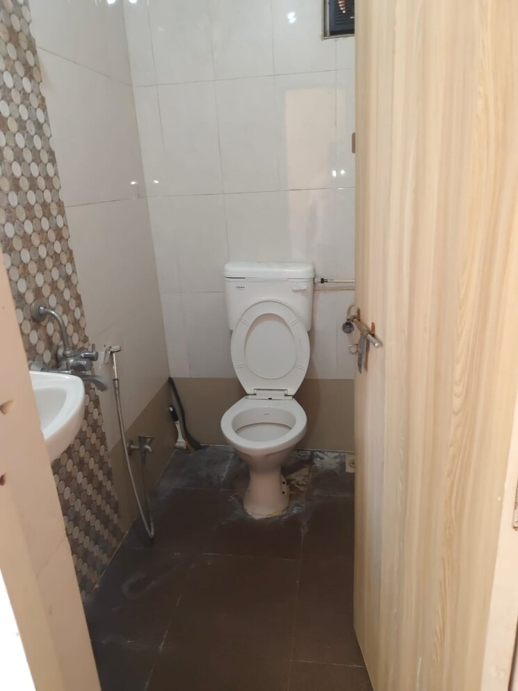 Bathroom, popular-heights 1 Bedroom 500 Sq.Ft. Apartment In Koregaon Park Pune 9180513