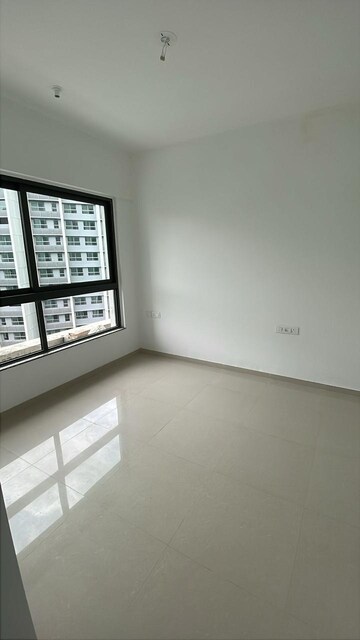 Room in 2 BHK Apartment at Kalpataru Immensa, Kolshet Road – for Rent