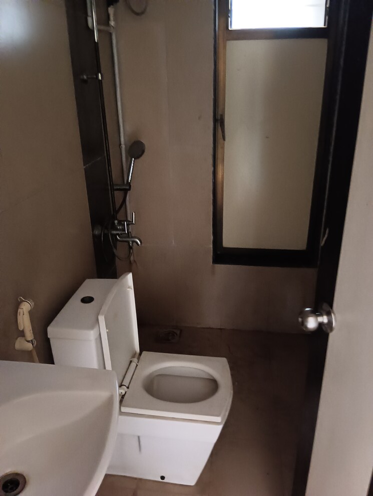 Bathroom, ajmera-yogi-dham-phase-iii 2 Bedroom 945 Sq.Ft. Apartment In Kalyan West Thane 9180536