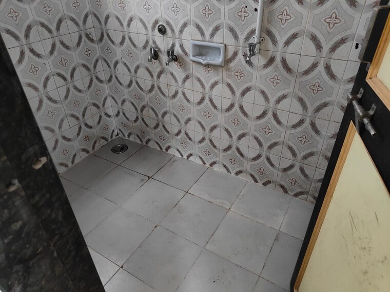 Bathroom, pragati-park-residency 1 Bedroom 610 Sq.Ft. Apartment In Anand Nagar Pune 9180547