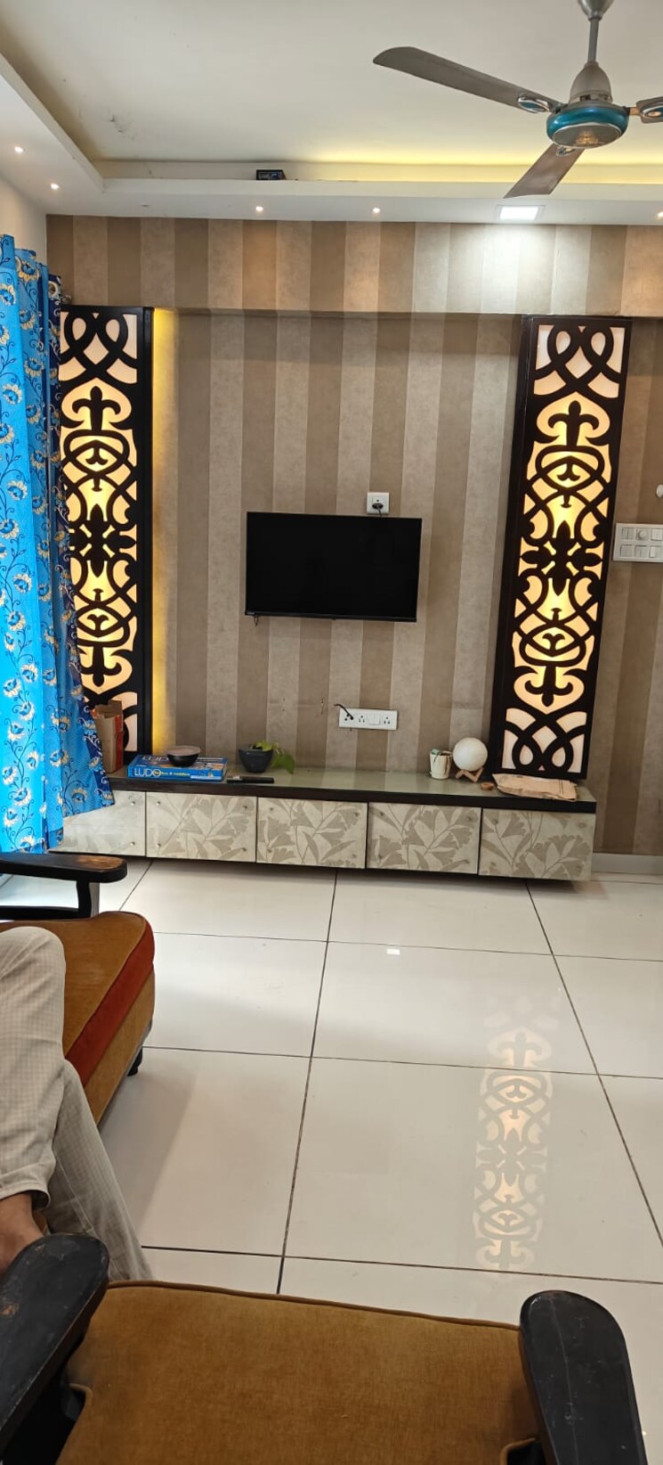 Living Room, bunty-mayur-kilbil 3 Bedroom 910 Sq.Ft. Apartment In Dhanori Pune 9180552