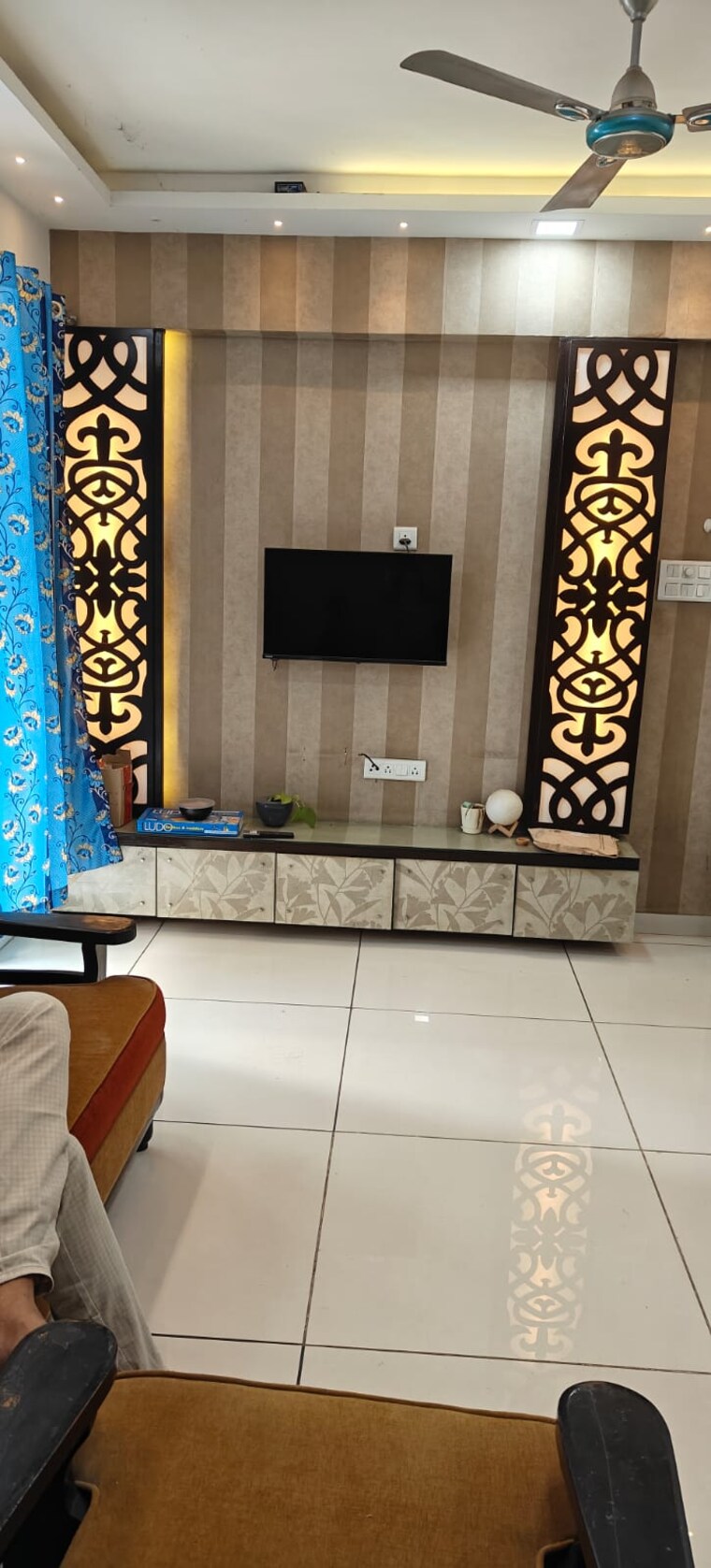 Living Room, bunty-mayur-kilbil 3 Bedroom 910 Sq.Ft. Apartment In Dhanori Pune 9180552