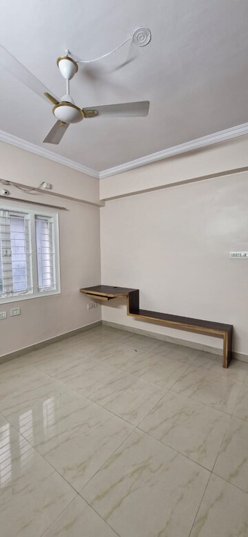 Room in 3 BHK Builder Floor at Kondapur – for Rent