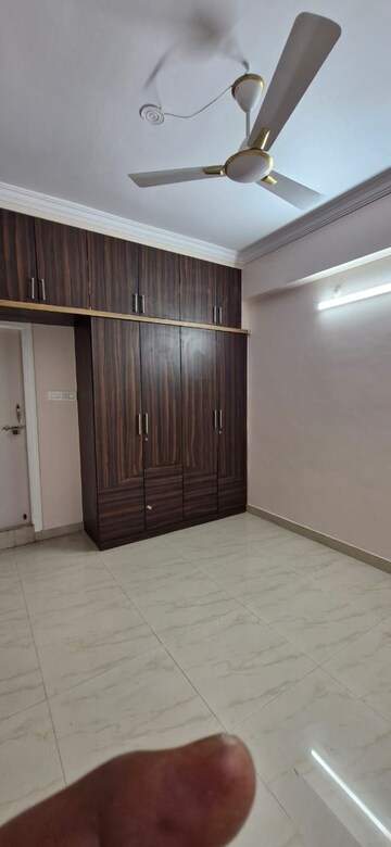 Room in 3 BHK Builder Floor at Kondapur – for Rent