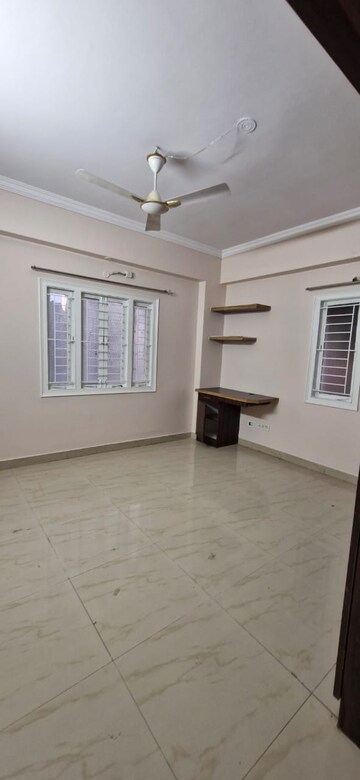 Room in 3 BHK Builder Floor at Kondapur – for Rent