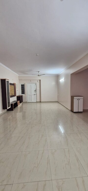 Room in 3 BHK Builder Floor at Kondapur – for Rent