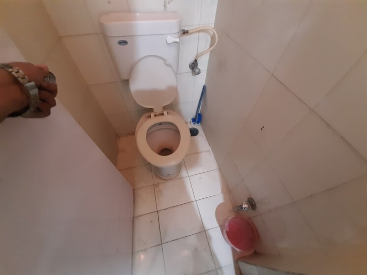 Bathroom, radhakrishna-township 1.5 Bedroom 780 Sq.Ft. Apartment In Sinhagad Road Pune 9180606