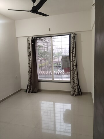 Room in 2 BHK Apartment at Mantra 29 Gold Coast, Tingre Nagar – for Rent