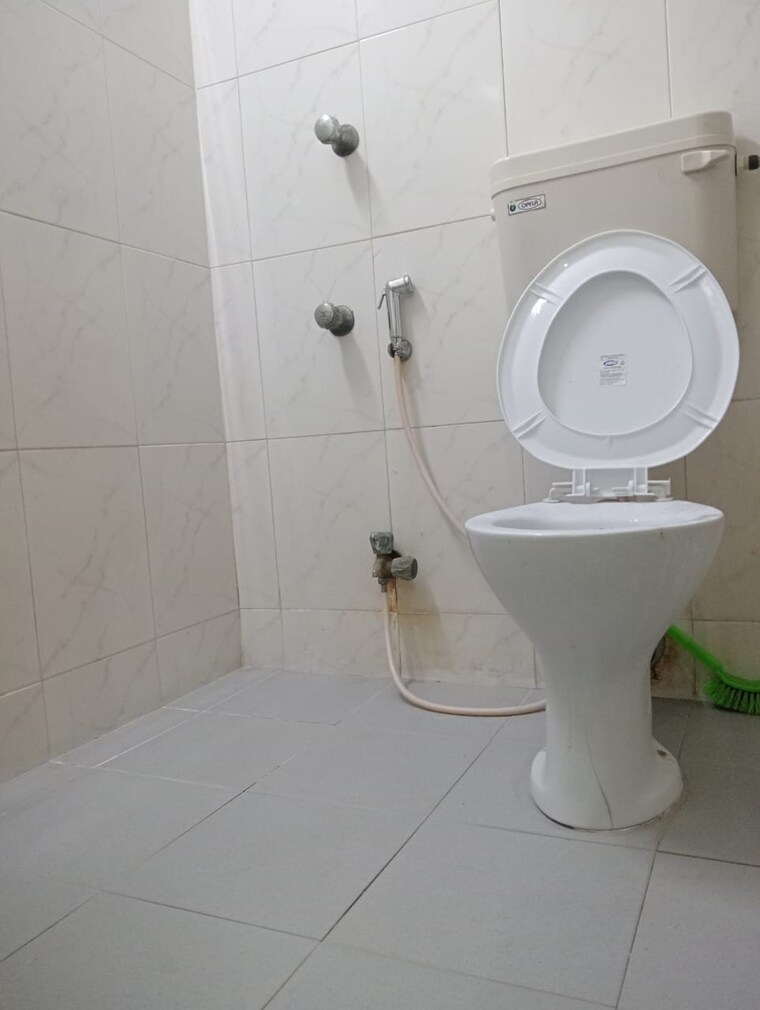 Bathroom, andheri west 2 Bedroom 950 Sq.Ft. Apartment In Andheri West Mumbai 9180623