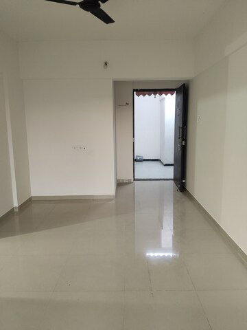 Room in 2 BHK Apartment at Mantra 29 Gold Coast, Tingre Nagar – for Rent