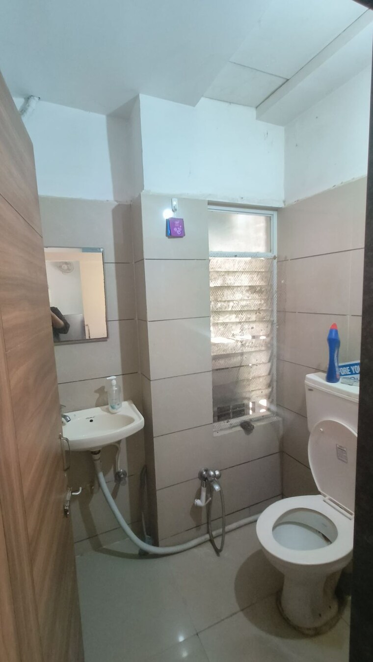 Bathroom, alkapuri Commercial Office Space 625 Sq.Ft. In Alkapuri Vadodara 9180640