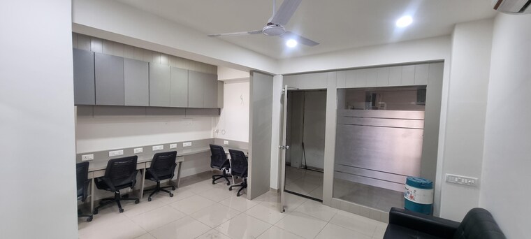  Parking, alkapuri Commercial Office Space 625 Sq.Ft. In Alkapuri Vadodara 9180640