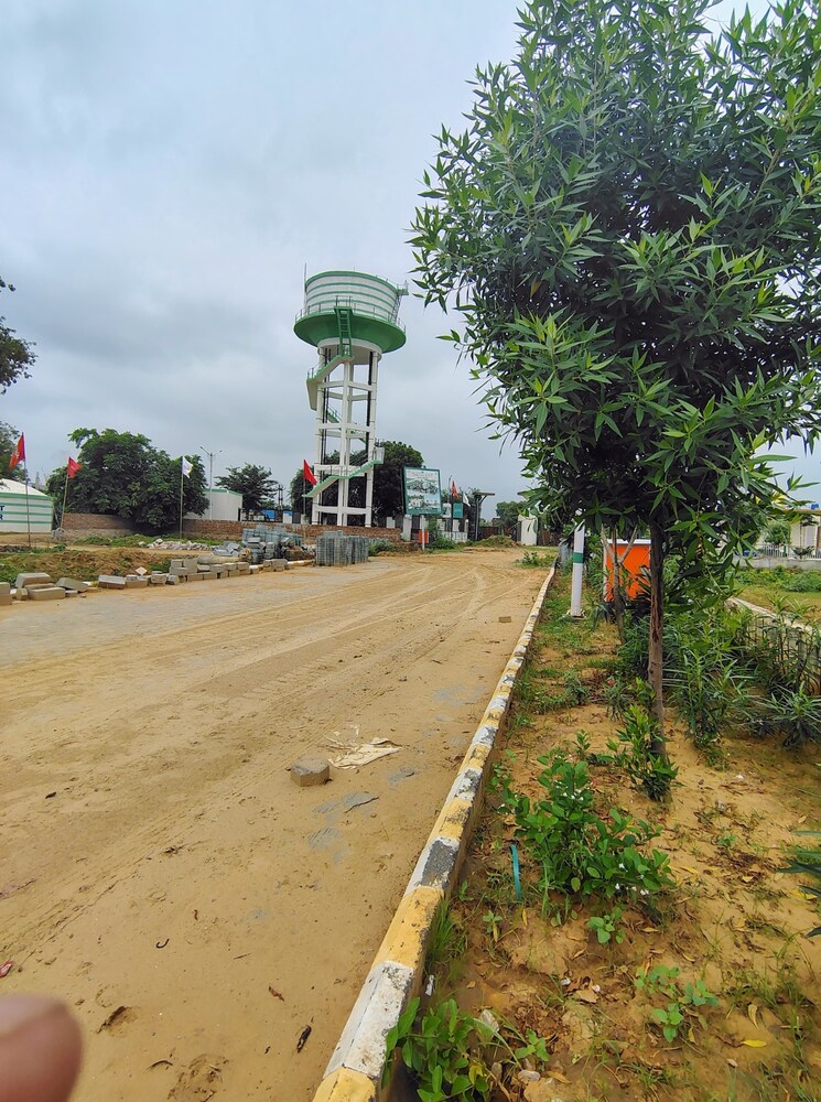 Garden, tonk road  111 Sq.Yd. Plot In Tonk Road Jaipur 9180657