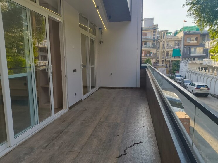 Balcony, vikas puri 3 Bedroom 200 Sq.Yd. Builder Floor In Vikas Puri Delhi 9180696