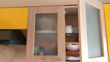 Furnished Amenities in 1 BHK Apartment at Khar West – for Rent