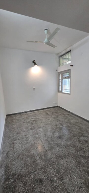 Room in 3 BHK Apartment at DDA Rosewood Apartments, Vasant Kunj – for Rent