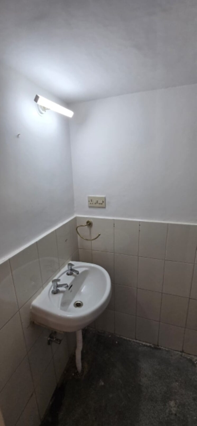 Bathroom, dda-rosewood-apartments 3 Bedroom 1800 Sq.Ft. Apartment In Vasant Kunj Delhi 9180748