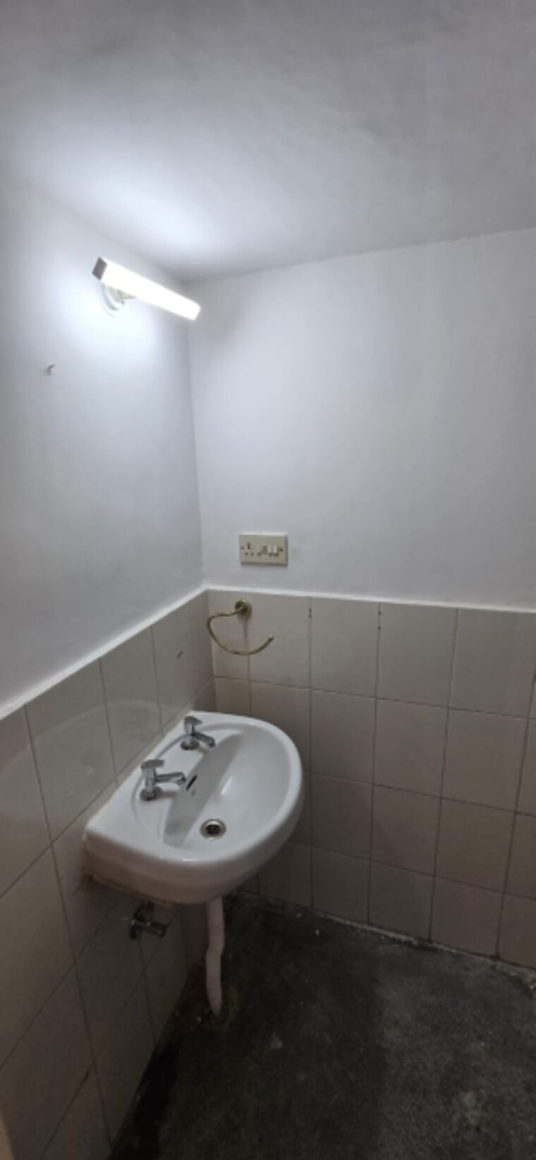 Bathroom, dda-rosewood-apartments 3 Bedroom 1800 Sq.Ft. Apartment In Vasant Kunj Delhi 9180748