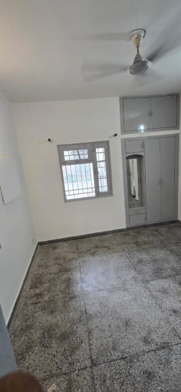 Room in 3 BHK Apartment at DDA Rosewood Apartments, Vasant Kunj – for Rent