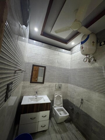 Kitchen in 3 BHK Builder Floor at Sector 38 – for Rent