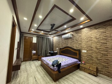 Bedroom in 3 BHK Builder Floor at Sector 38 – for Rent