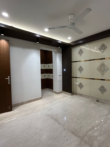 Room in 3 BHK Builder Floor at Palam Vihar Residents Association, Palam Vihar – for Rent
