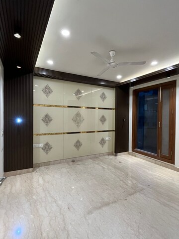 Room in 3 BHK Builder Floor at Palam Vihar Residents Association, Palam Vihar – for Rent