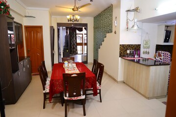 Bedroom in 3 BHK Builder Floor at Sector 46 – for Rent