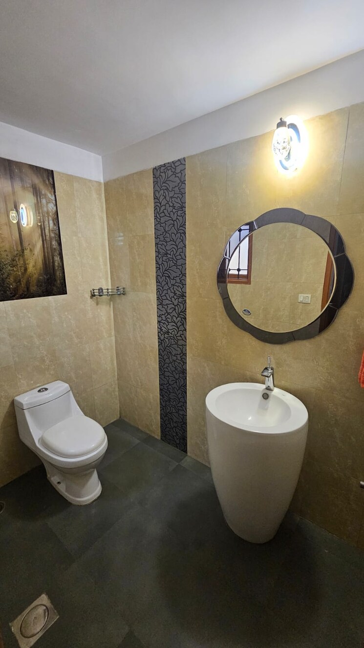 Bathroom, sector 46 3 Bedroom 2000 Sq.Ft. Builder Floor In Sector 46 Gurgaon 9180756