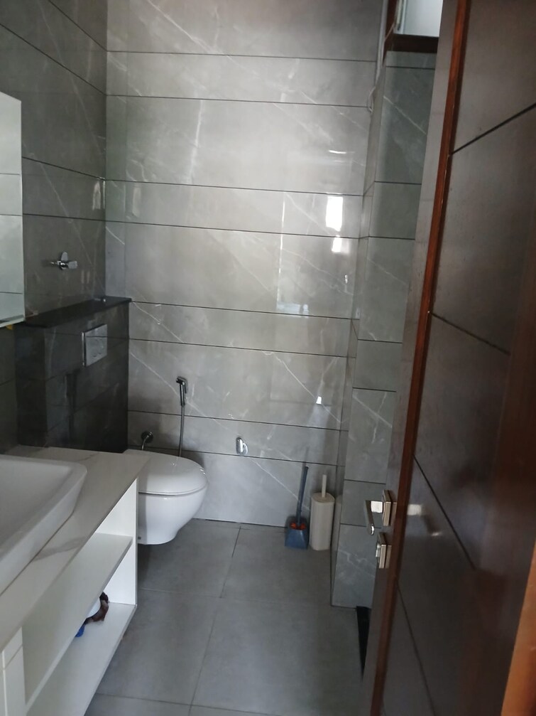 Bathroom, sector 34 2 Bedroom 3300 Sq.Ft. Builder Floor In Sector 34 Chandigarh 9180750