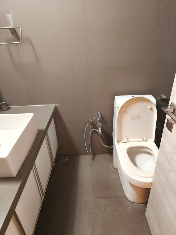Bathroom, progressive-group-highness 3 Bedroom 2150 Sq.Ft. Apartment In Sanpada Navi Mumbai 9180715