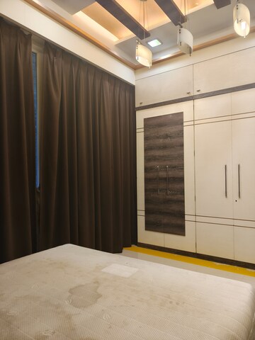 Room in 3 BHK Apartment at Progressive Group Highness, Sanpada – for Rent