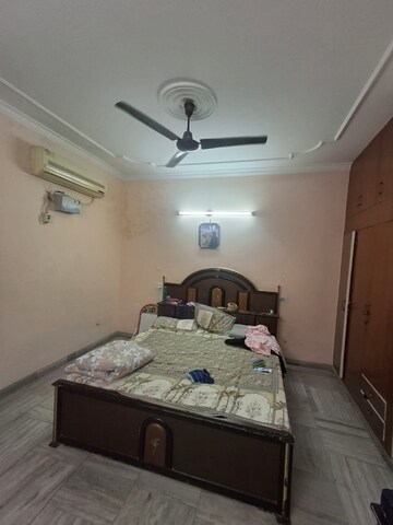 Bedroom in 2 BHK Builder Floor at Sector 35 – for Rent