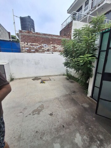 Balcony in 2 BHK Builder Floor at Sector 35 – for Rent