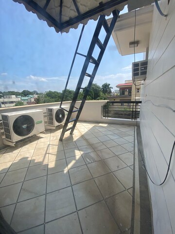 Balcony in 2 BHK Builder Floor at Sector 35 – for Rent