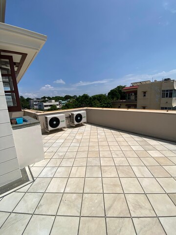 Balcony in 2 BHK Builder Floor at Sector 35 – for Rent