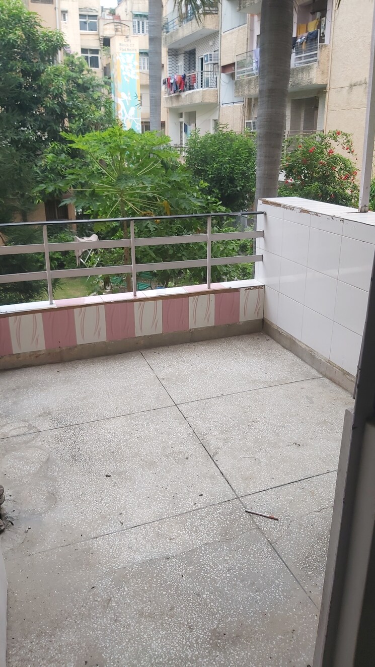 Balcony, mayur vihar 3 Bedroom 1250 Sq.Ft. Apartment In Mayur Vihar Delhi 9180762