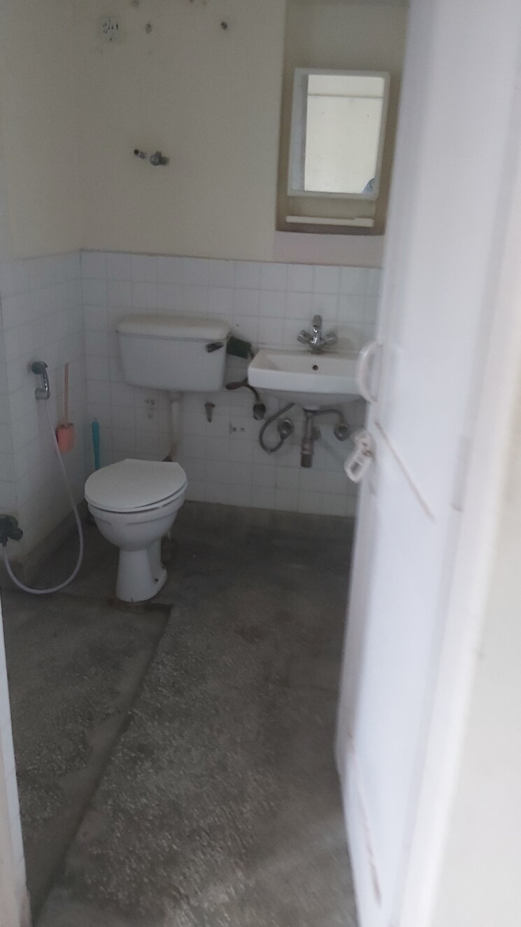 Bathroom, mayur vihar 3 Bedroom 1250 Sq.Ft. Apartment In Mayur Vihar Delhi 9180762