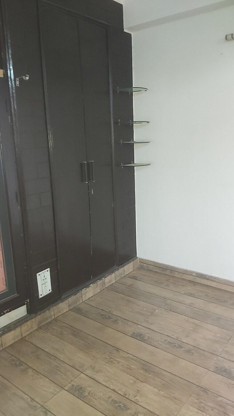 Room, mayur vihar 3.5 Bedroom 1350 Sq.Ft. Apartment In Mayur Vihar Delhi 9180782