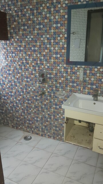Bathroom in 3.5 BHK Apartment at Mayur Vihar – for Rent
