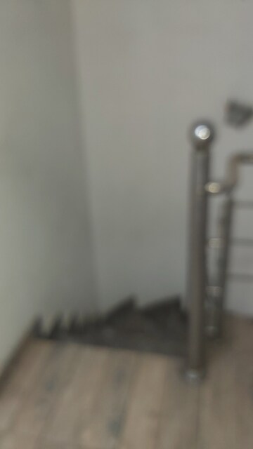 Room in 3.5 BHK Apartment at Mayur Vihar – for Rent